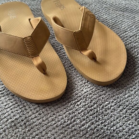 Flojos Men's‎ Tan Thong Flip-Flop Sandals Size 13 Wide Strap Casual Comfort - Picture 3 of 9